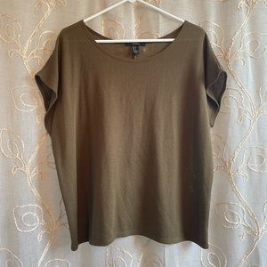 🚫SOLD🚫 Batwing Woman’s Top in Olive Green